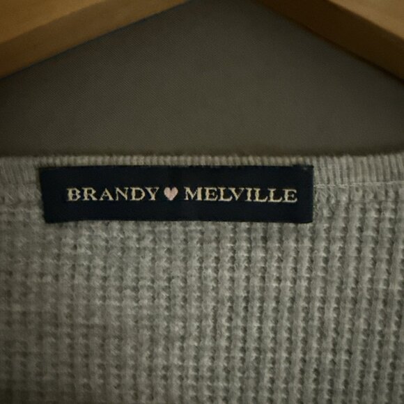 Brandy Melville Light Grey Long Sleeve Henley One Size Fits All STRINGY HEM - Picture 3 of 6